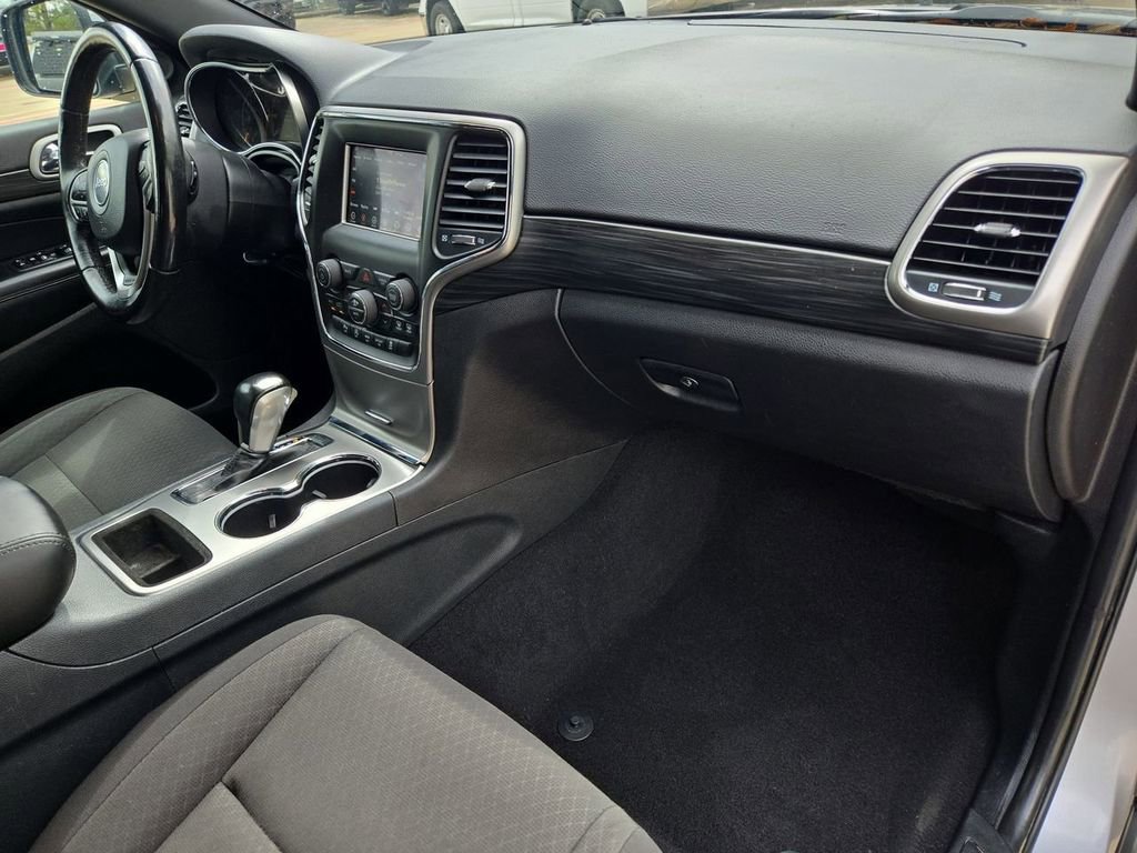 Used 2020 Jeep Grand Cherokee Laredo image 31