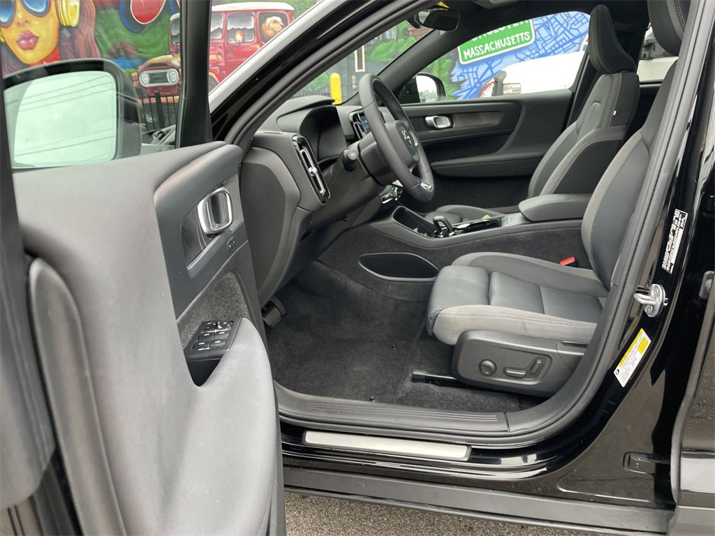 Used 2023 Volvo C40 Recharge Core image 14