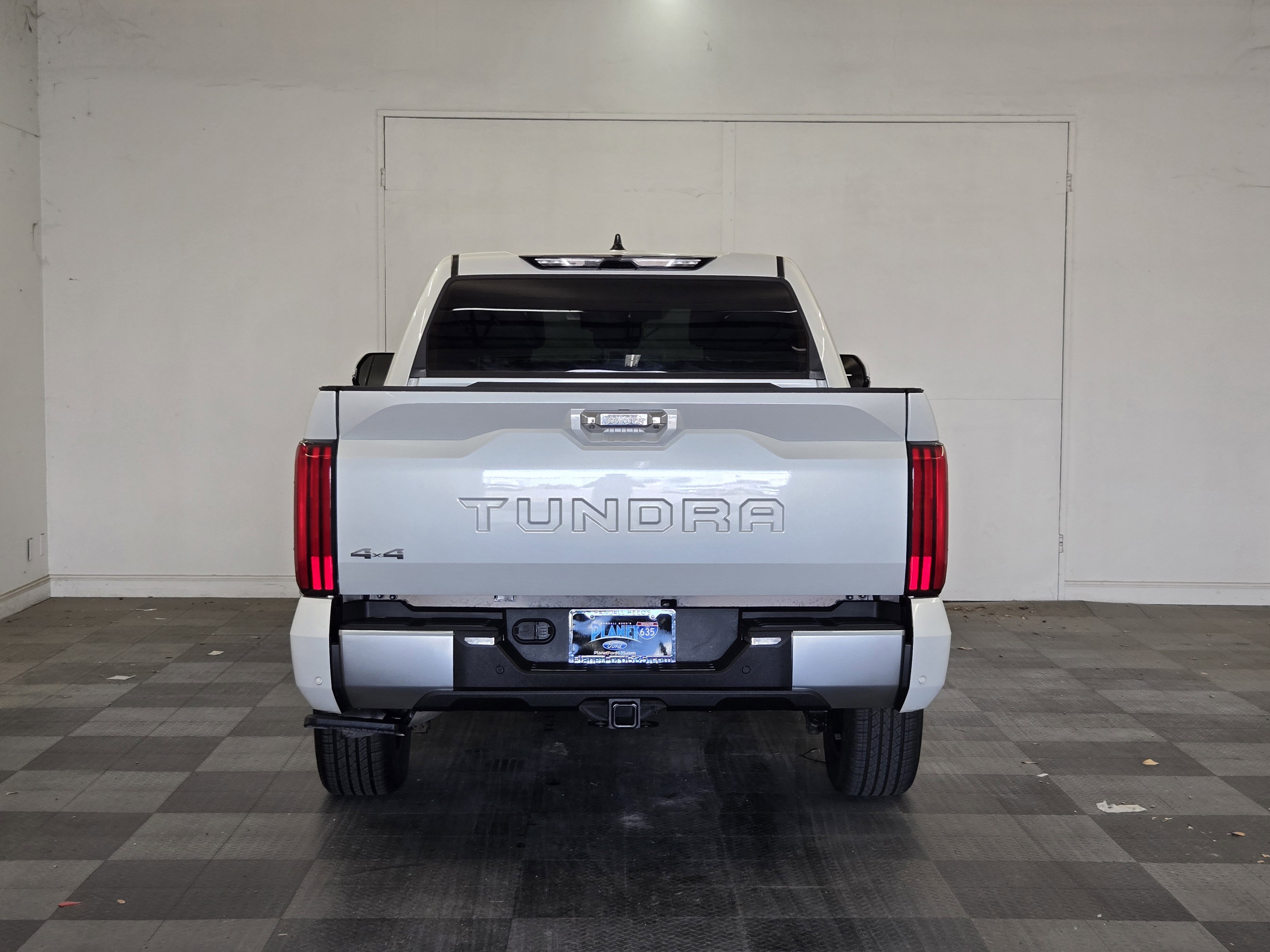 Used 2023 Toyota Tundra Limited w/ Power Package AWD/4WD image 6