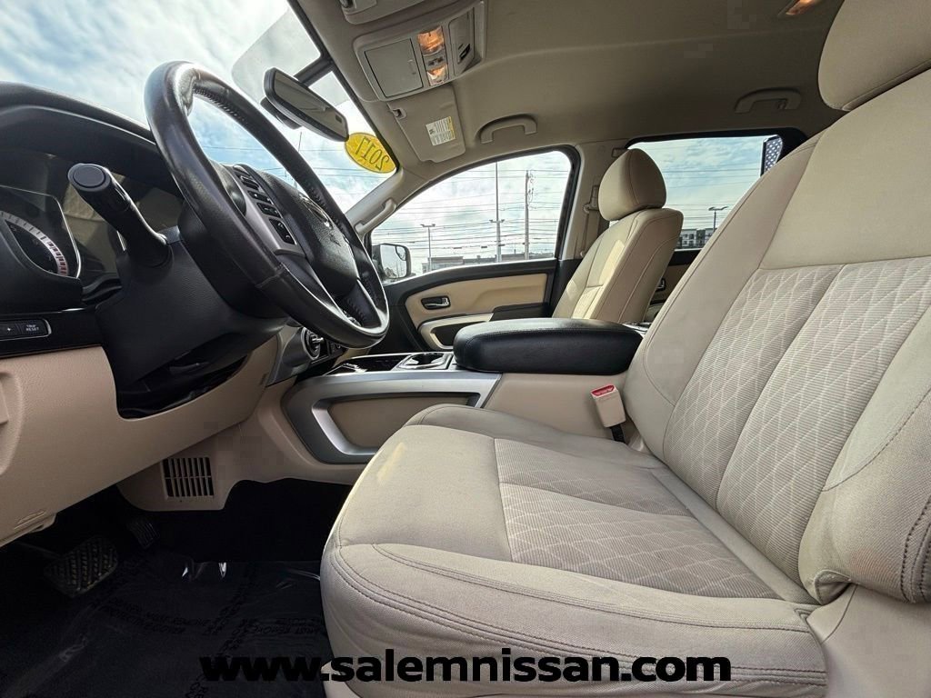 Used 2017 Nissan Titan SV image 7