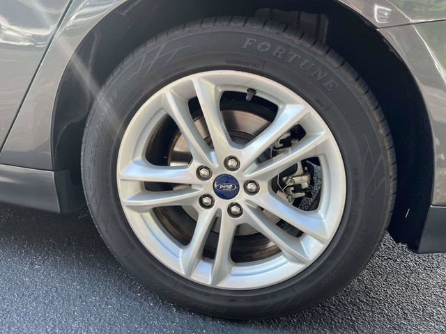 Used 2018 Ford Fusion SE w/ Fusion SE Technology Package FWD image 11