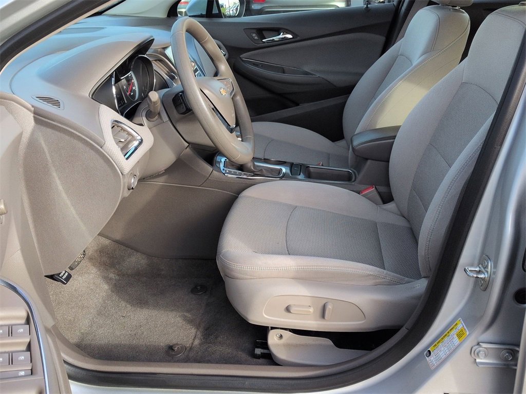 Used 2018 Chevrolet Cruze LT w/ Convenience Package image 14