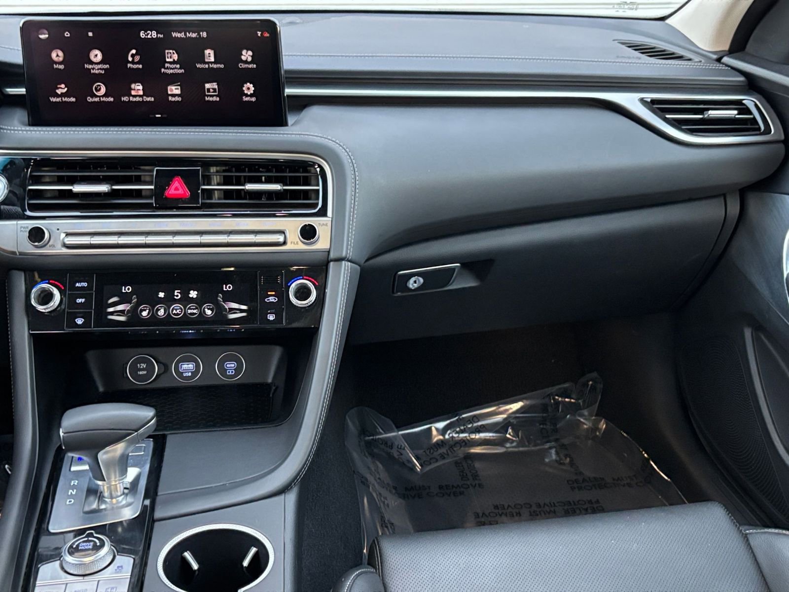 Used 2025 Genesis G70 2.5T image 37