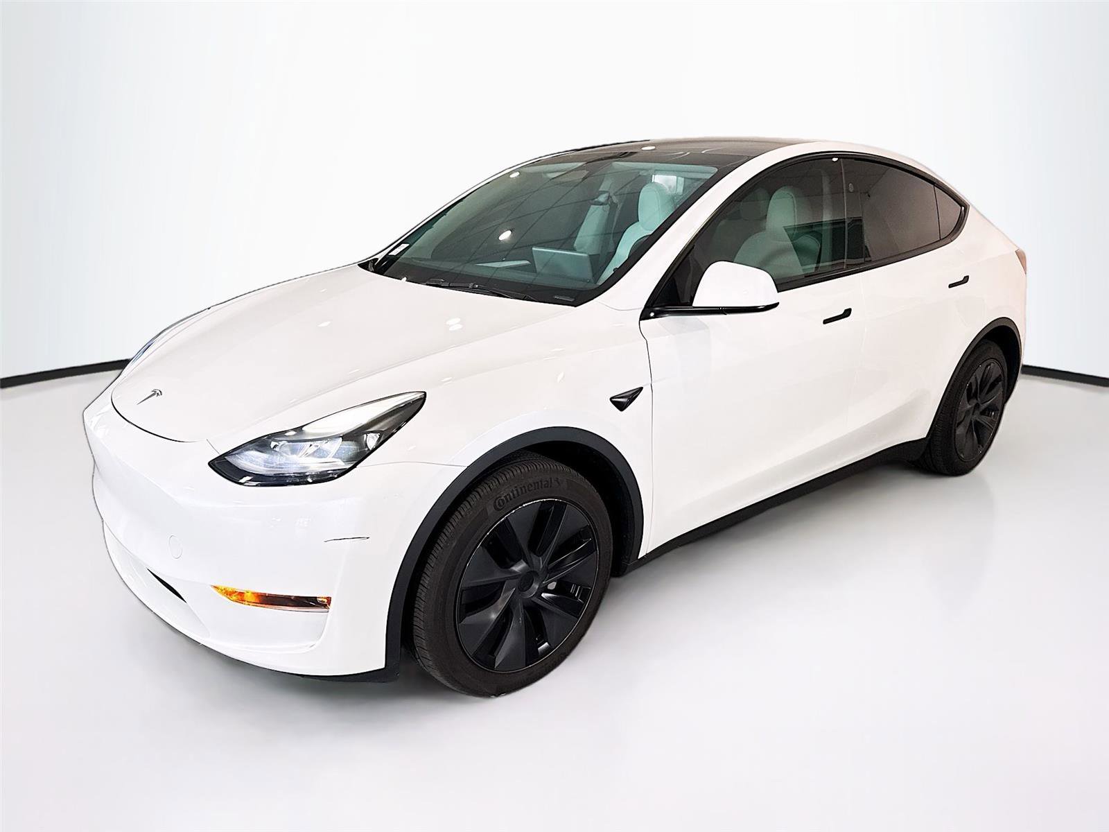 Used 2025 Tesla Model Y Long Range AWD/4WD image 2