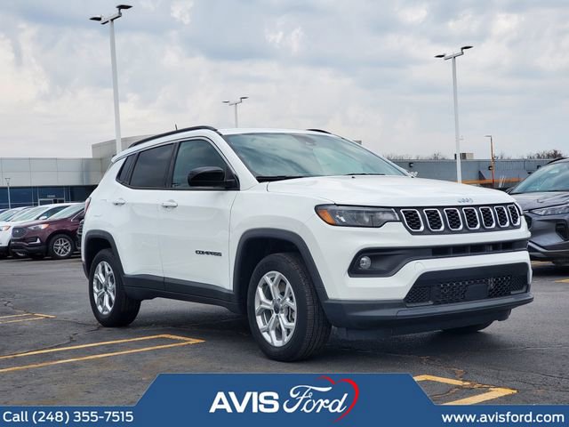 Used 2025 Jeep Compass Latitude AWD/4WD image 2