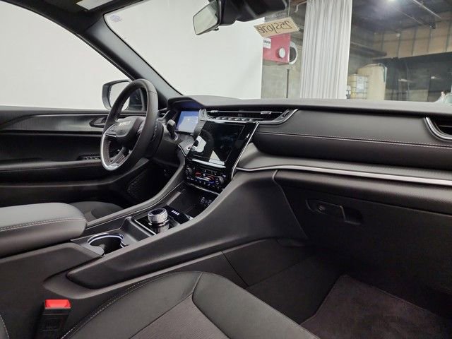 New 2025 Jeep Grand Cherokee Laredo X w/ Luxury Tech Group I image 35