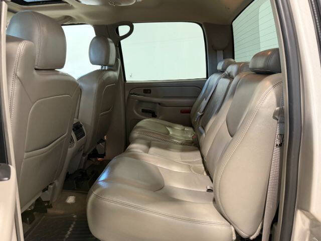 Used 2006 GMC Sierra 2500 SLE w/ Onstar Plus Package AWD/4WD image 17