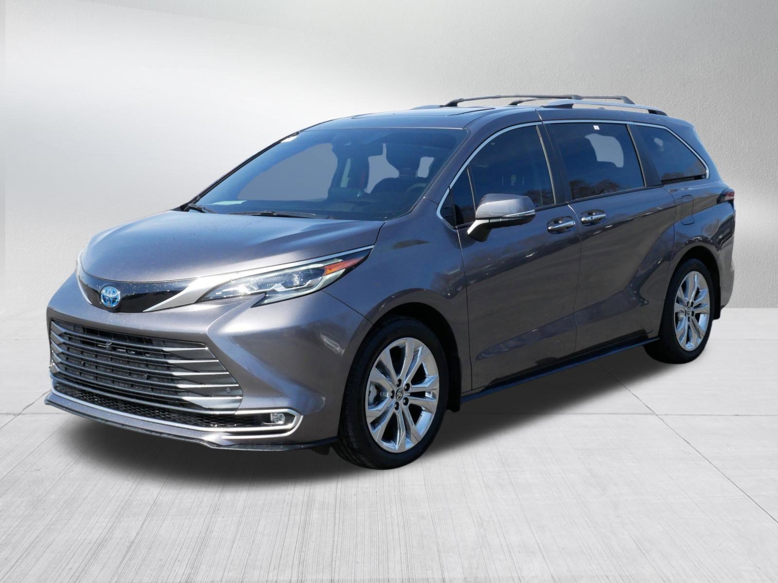 Certified 2024 Toyota Sienna Platinum image 3