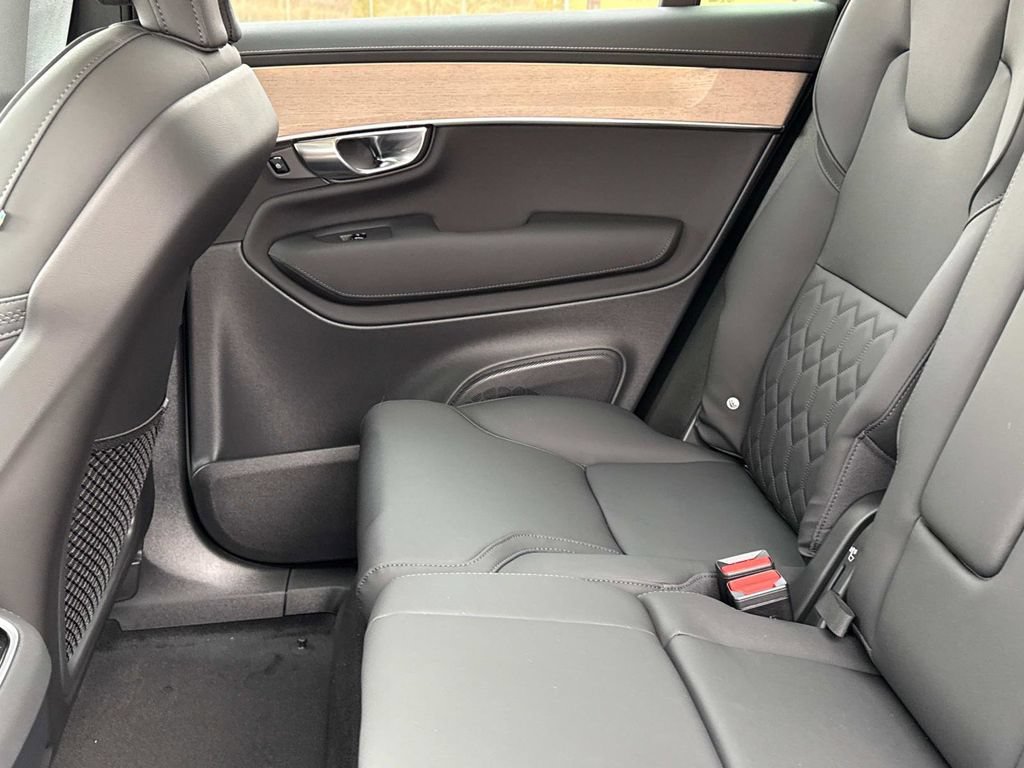 Certified 2026 Volvo XC90 B6 Plus w/ Protection Package Premier AWD/4WD image 13