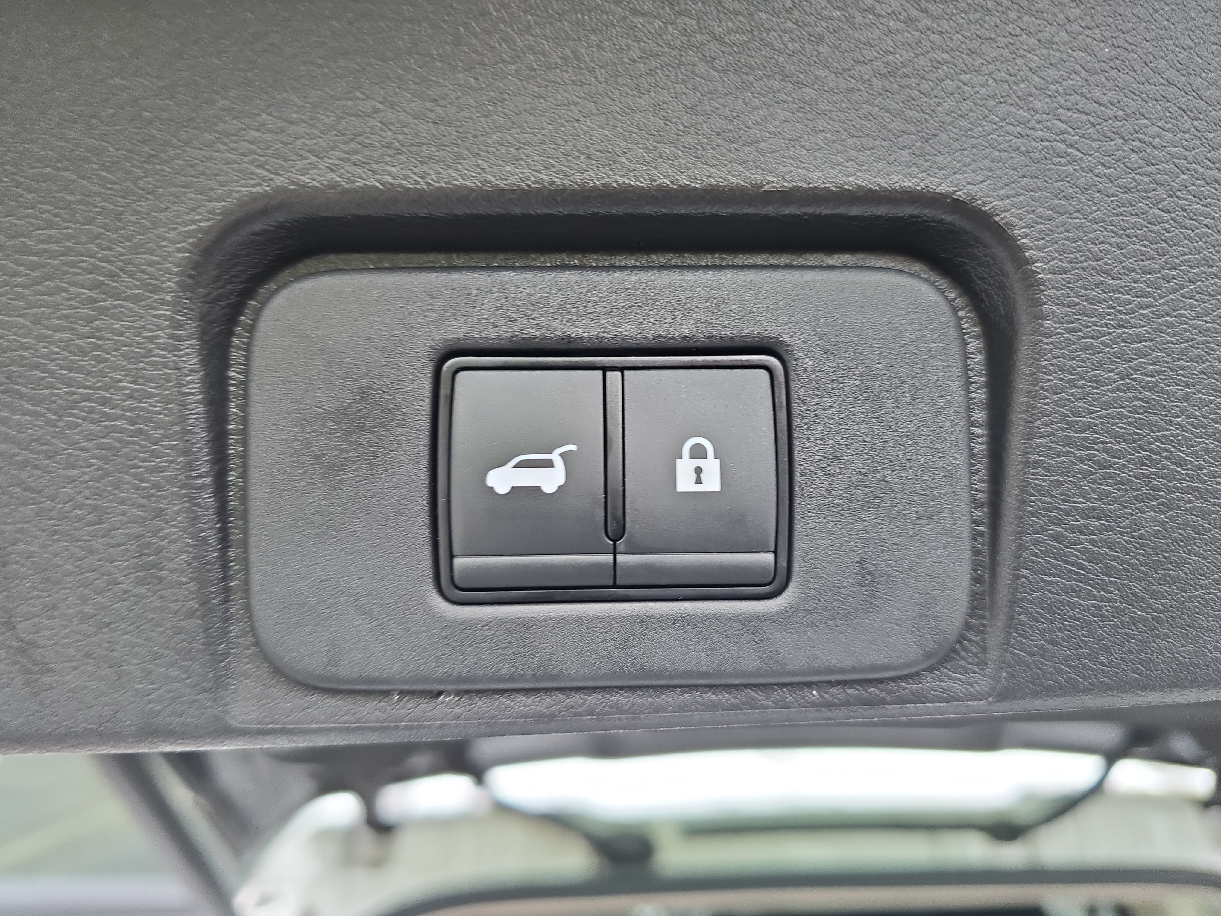 Used 2024 Nissan Rogue SV AWD/4WD image 13