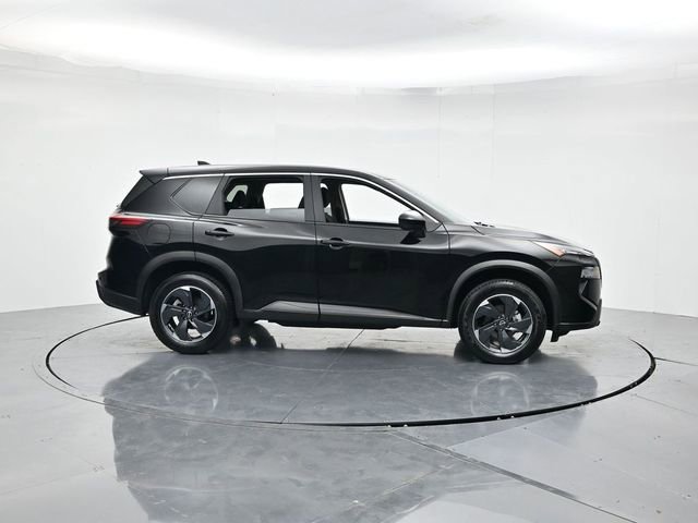Used 2025 Nissan Rogue SV image 2