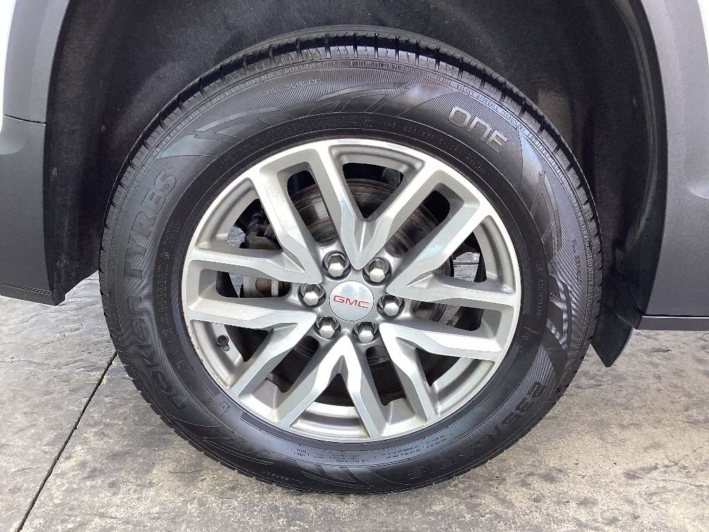 Used 2018 GMC Acadia SLE w/ LPO, Black Accent Package image 10