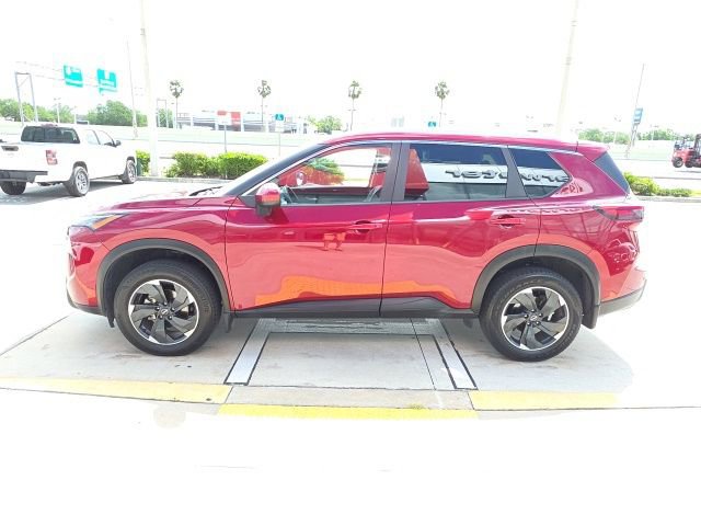 Used 2025 Nissan Rogue SV w/ SV Premium Package image 7