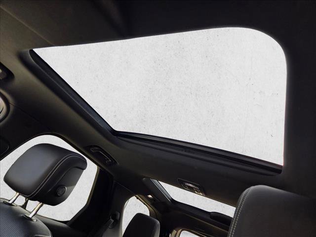 Certified 2025 Land Rover Discovery S image 15