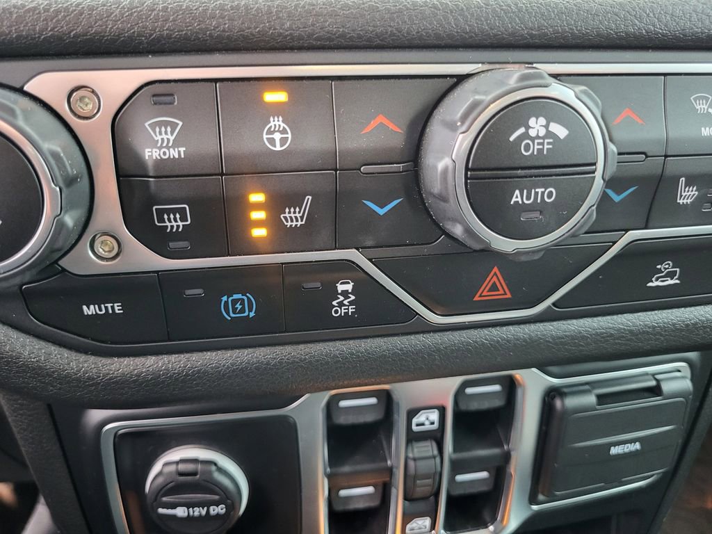 Used 2024 Jeep Wrangler Unlimited image 22