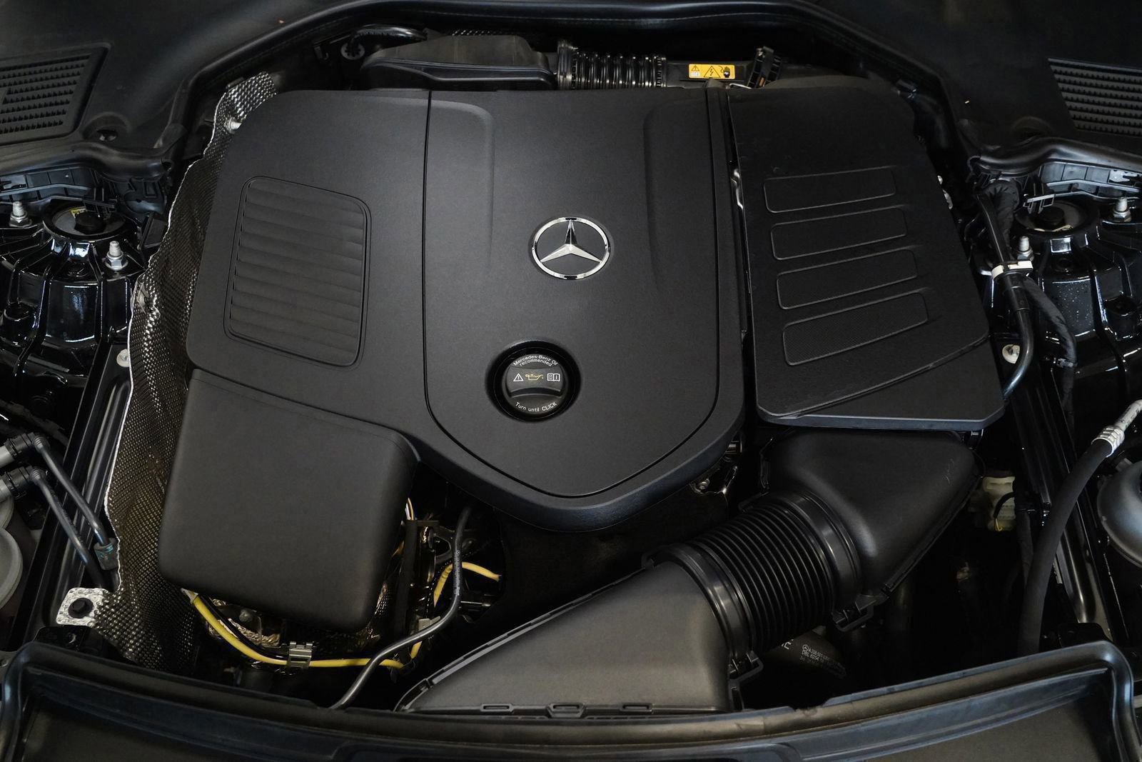 Used 2025 Mercedes-Benz C 300 4MATIC Sedan image 27