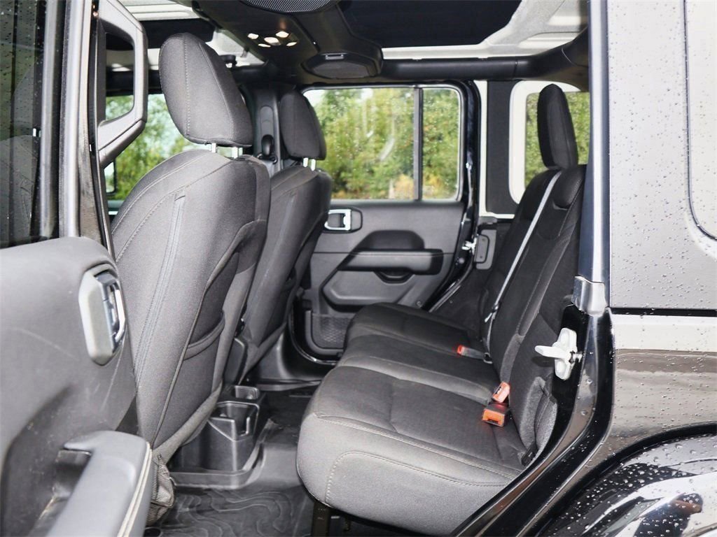 Used 2023 Jeep Wrangler Unlimited Sahara AWD/4WD image 17