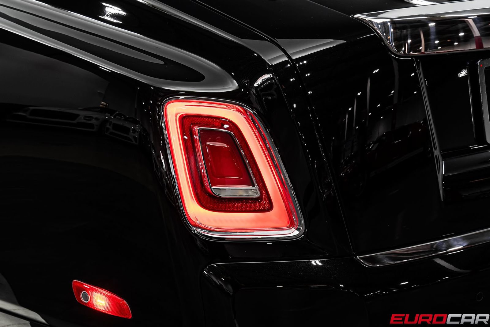 Used 2024 Rolls-Royce Phantom Sedan w/ The Phantom Package RWD image 19