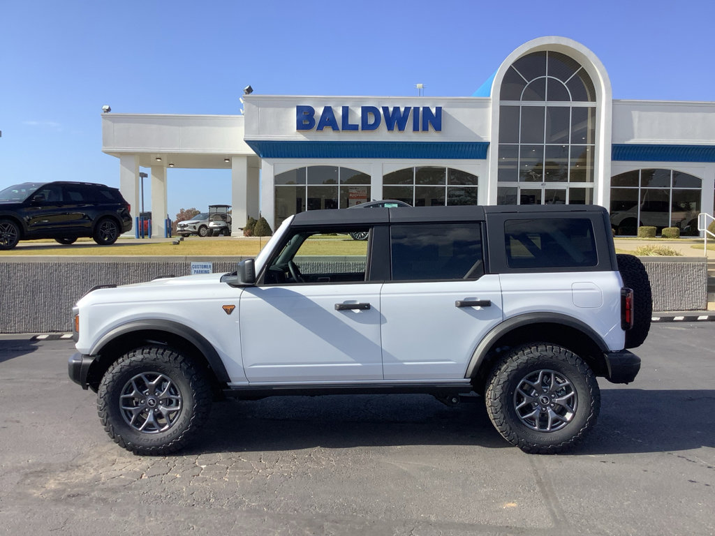 New 2025 Ford Bronco Badlands image 4