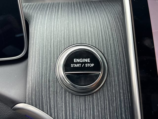 Used 2025 Mercedes-Benz GLC 350e 4MATIC image 17