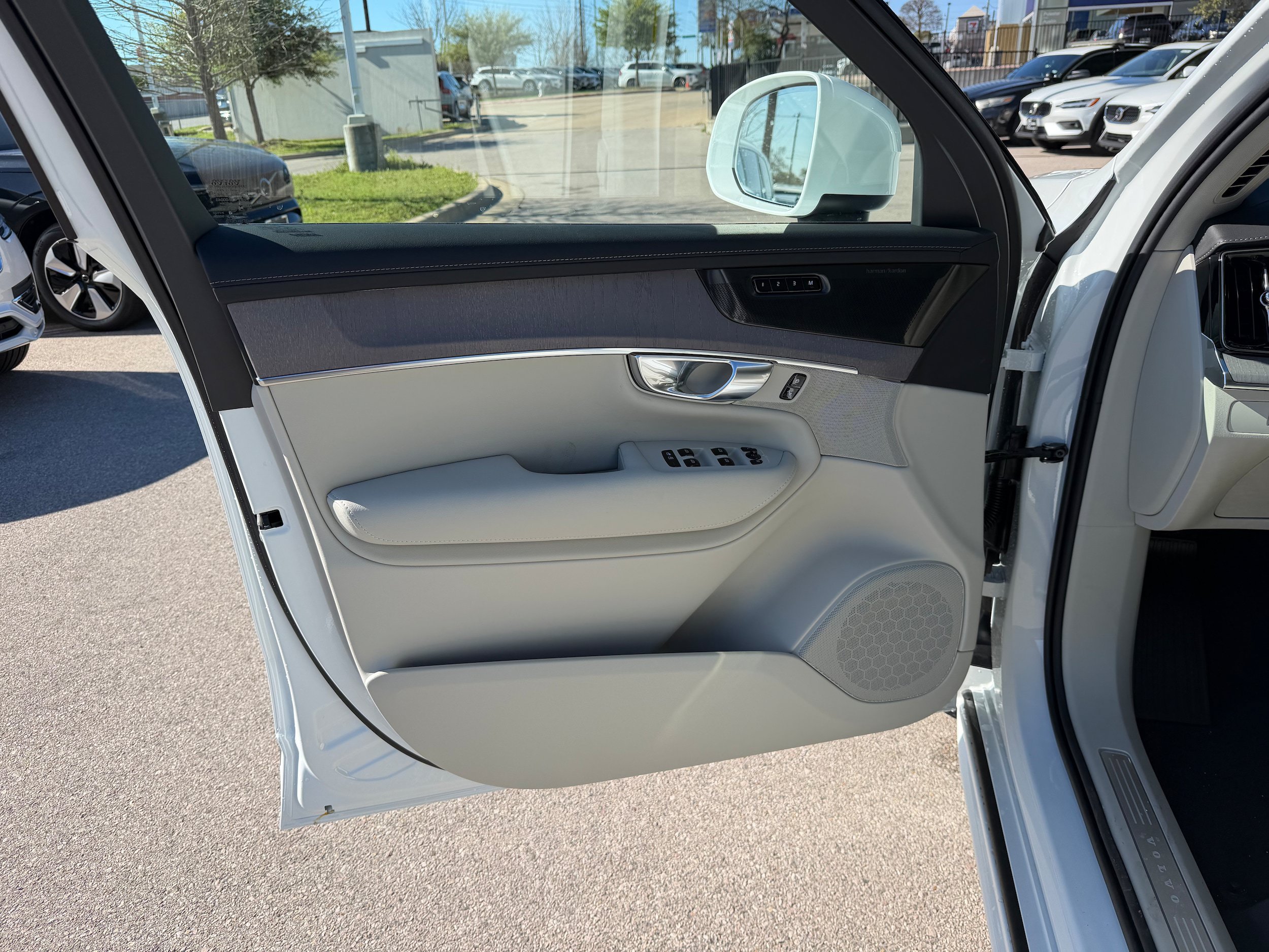 New 2026 Volvo XC90 B6 Ultra w/ Protection Package AWD/4WD image 18