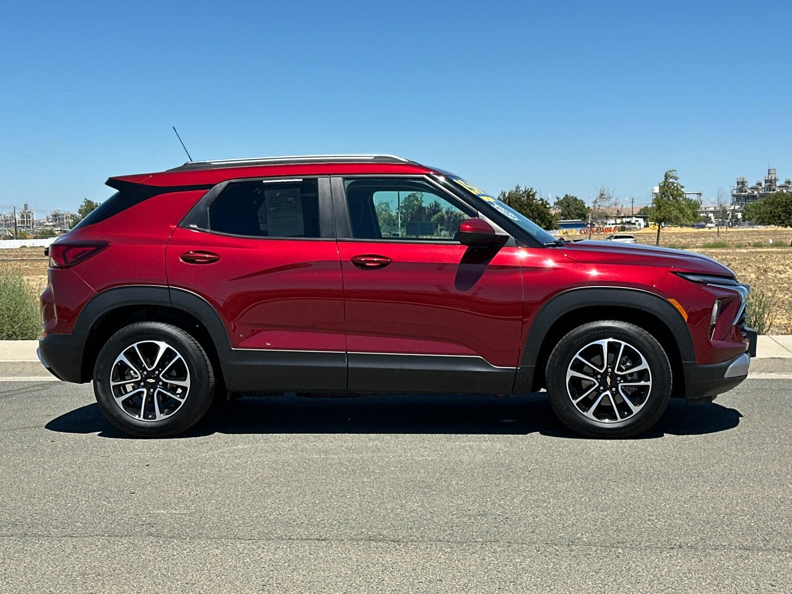 Used 2024 Chevrolet TrailBlazer LT w/ LT Cold Weather Package image 3