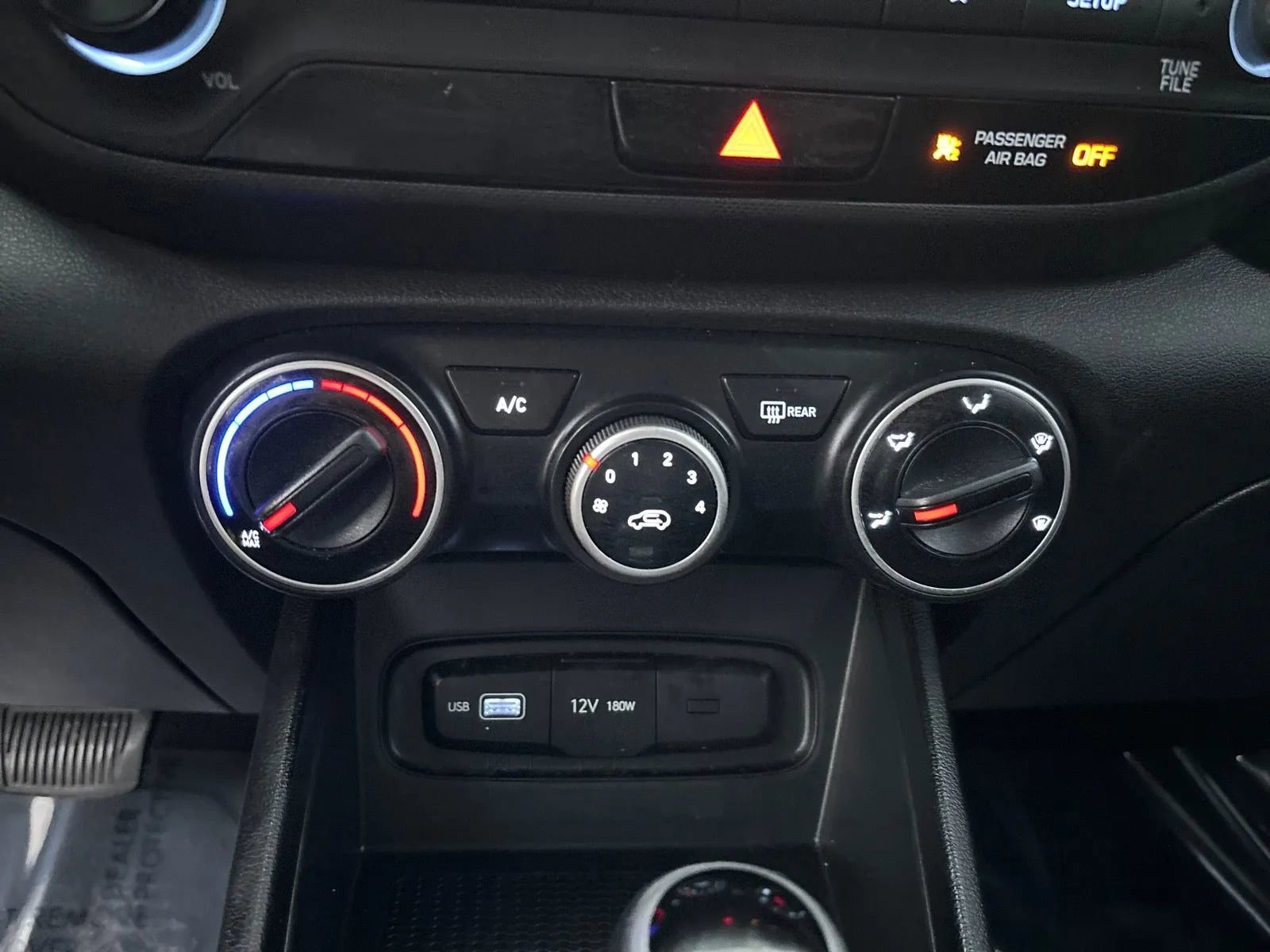 Used 2022 Hyundai Venue SE FWD image 19