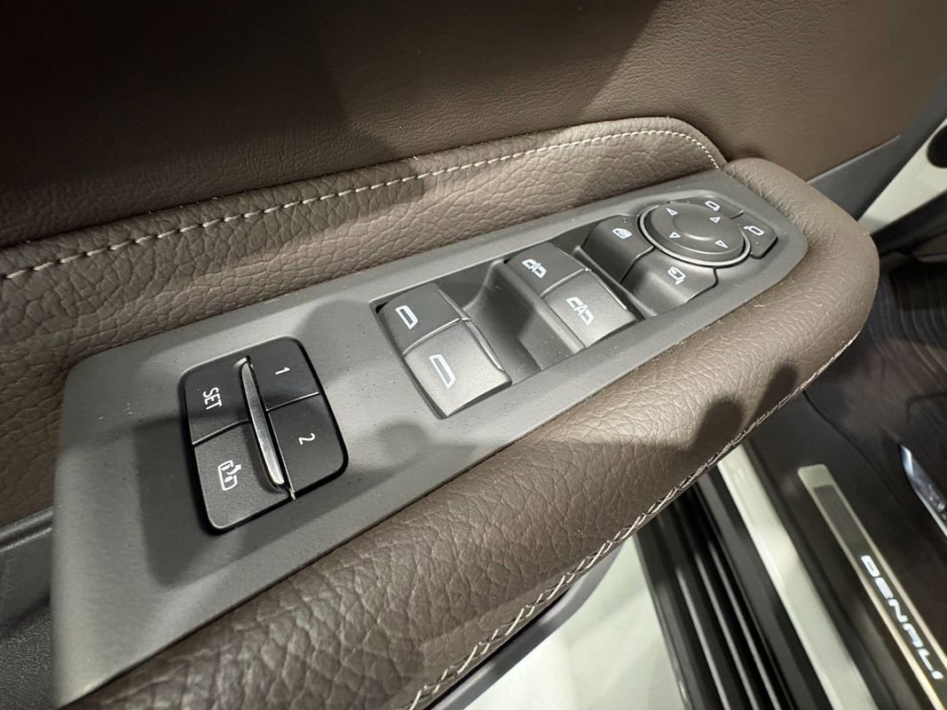 Used 2023 GMC Yukon Denali w/ LPO, Floor Liner Package AWD/4WD image 38
