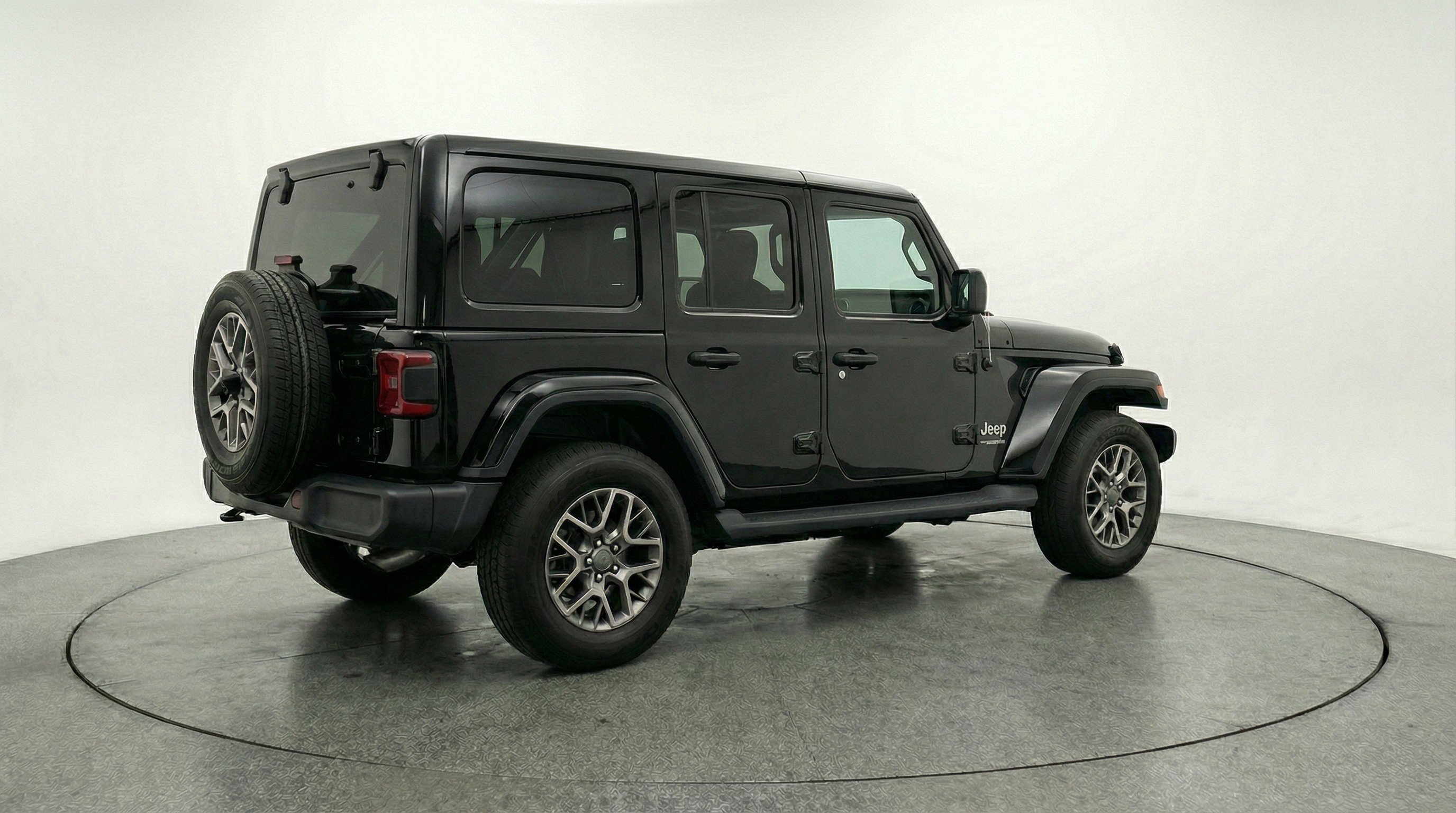 Used 2025 Jeep Wrangler Sahara image 9