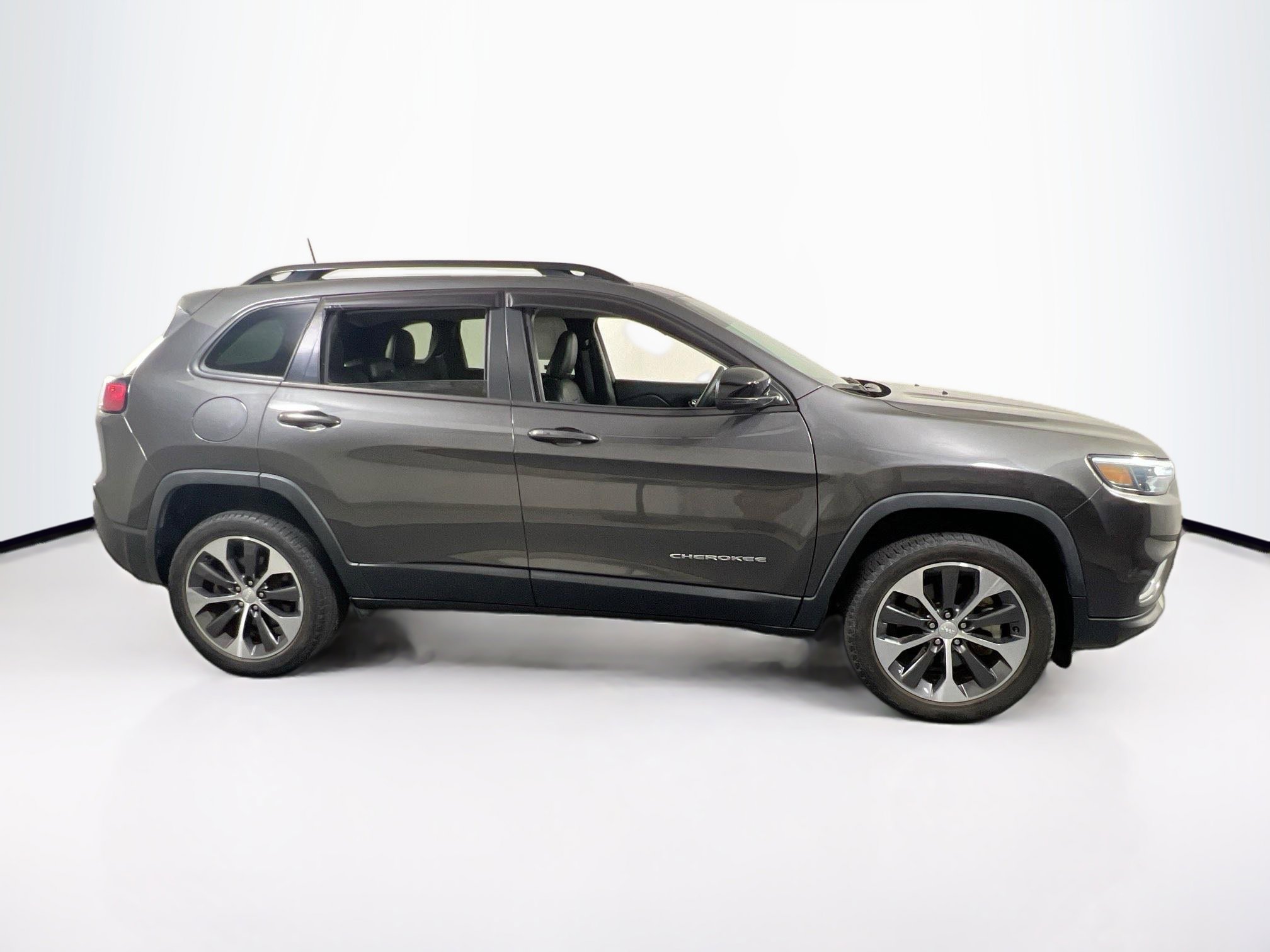 Used 2022 Jeep Cherokee Limited w/ Elite Package image 4