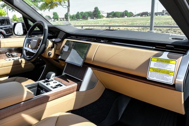 New 2027 Land Rover Range Rover Long Wheelbase SE AWD/4WD image 18