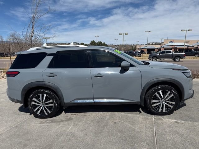 Used 2024 Nissan Pathfinder Platinum image 13