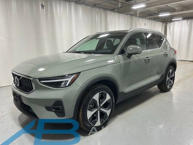 Used 2025 Volvo XC40 B5 Plus