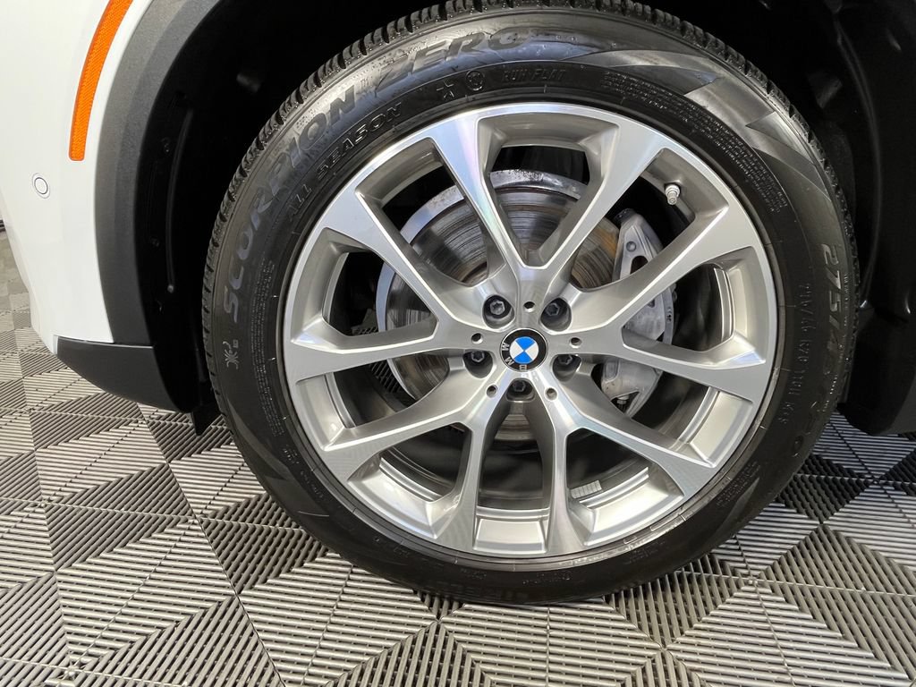 Used 2024 BMW X5 xDrive40i w/ Premium Package AWD/4WD image 13