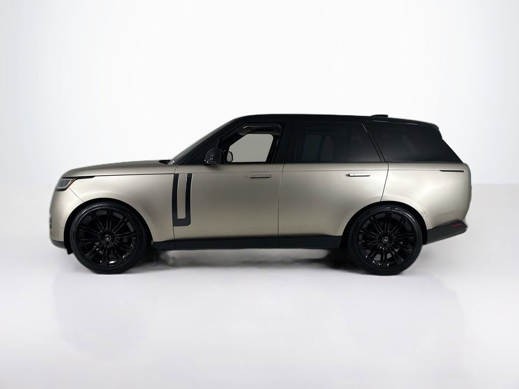 Used 2023 Land Rover Range Rover SE image 2