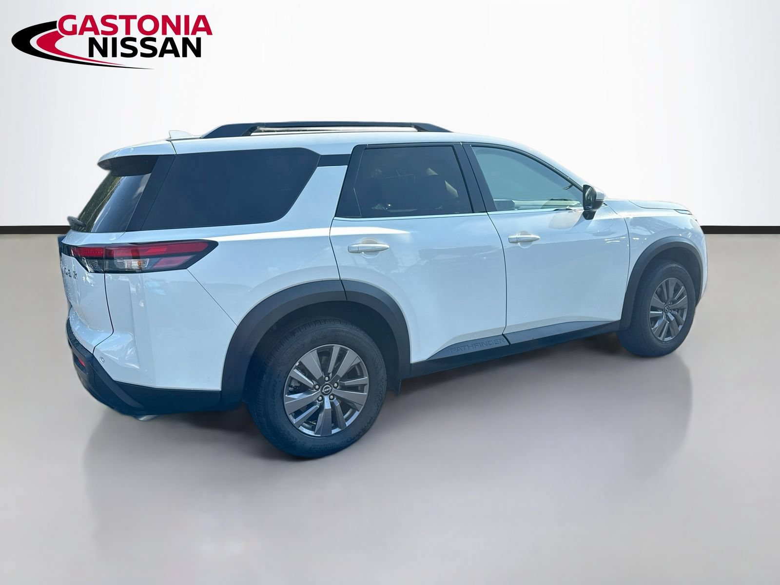 Used 2025 Nissan Pathfinder SV FWD image 9