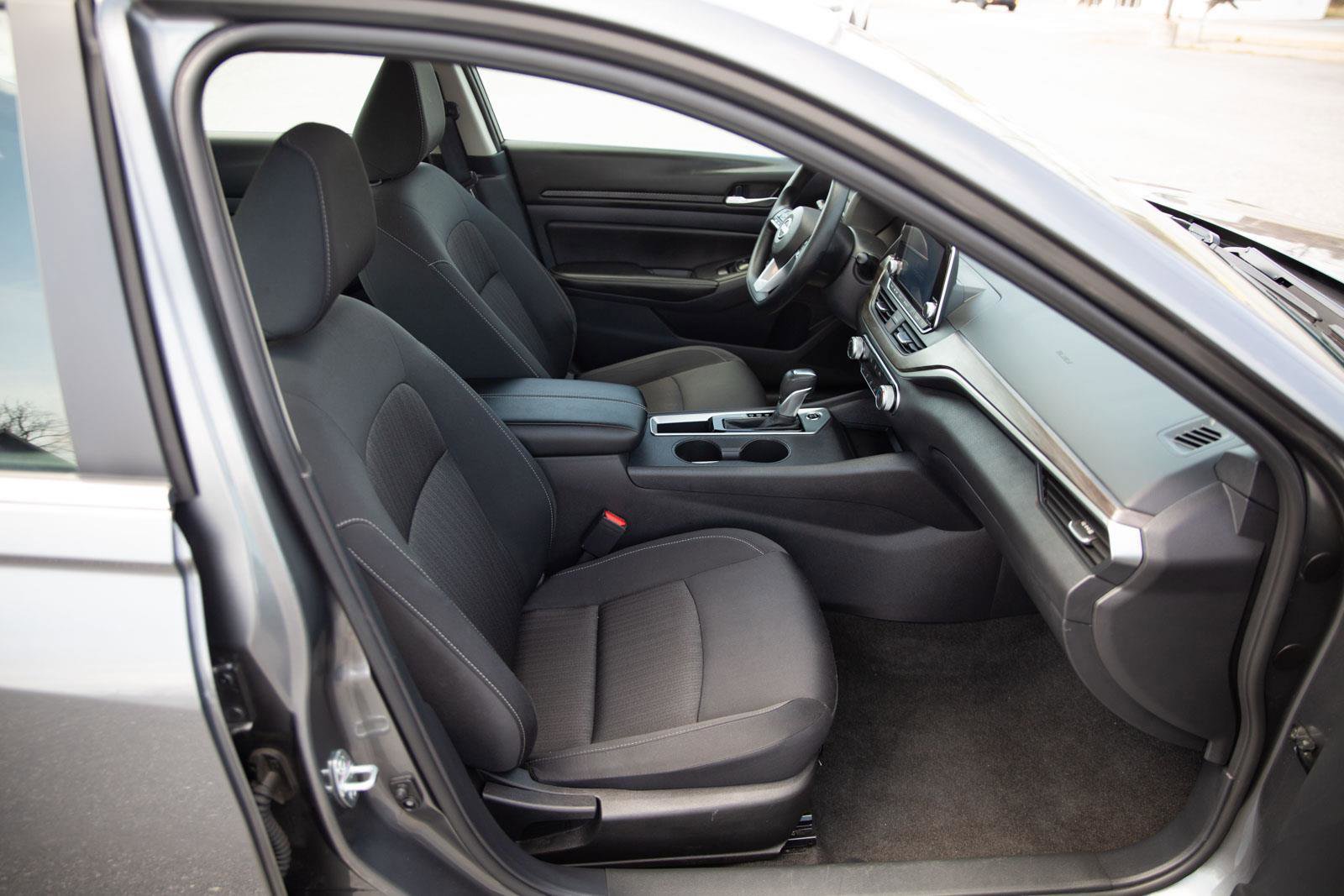 Used 2025 Nissan Altima 2.5 SV image 21