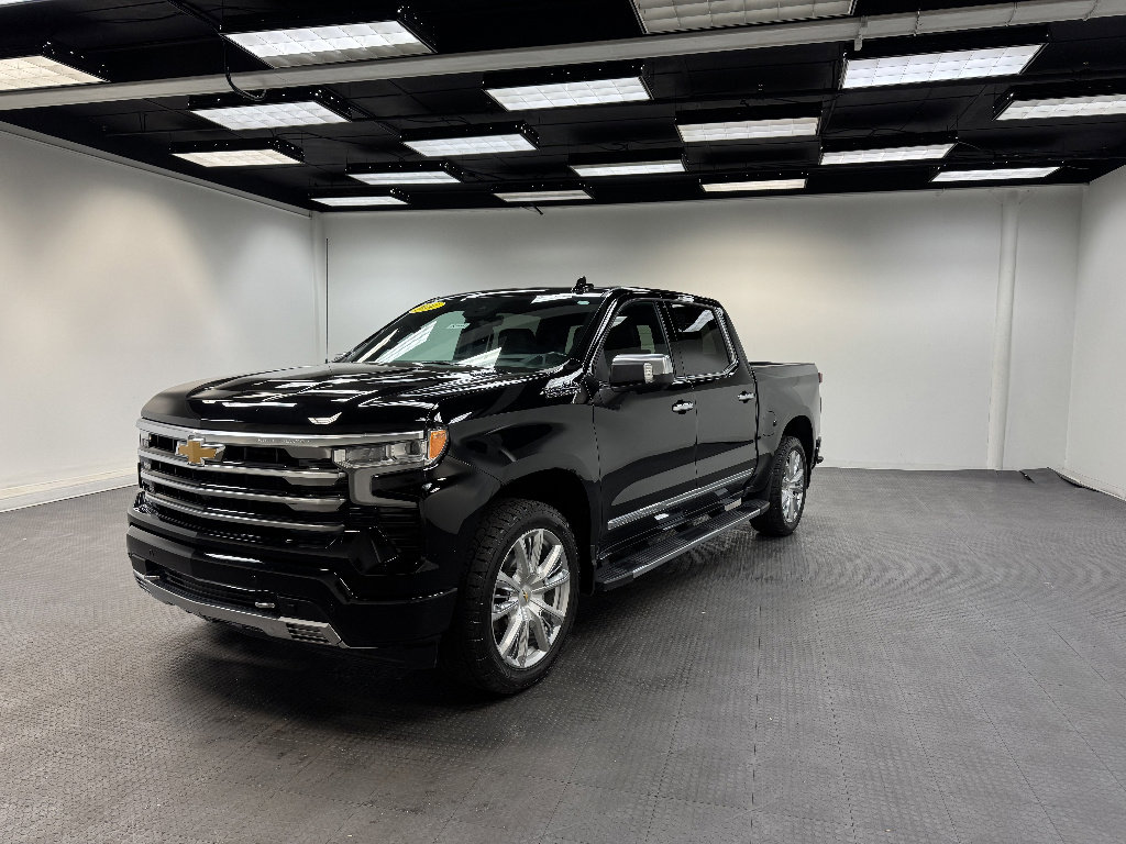 Used 2024 Chevrolet Silverado 1500 High Country w/ High Country Premium Package AWD/4WD image 1