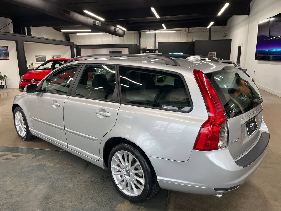Used 2011 Volvo V50 T5 w/ Preferred Pkg FWD image 10