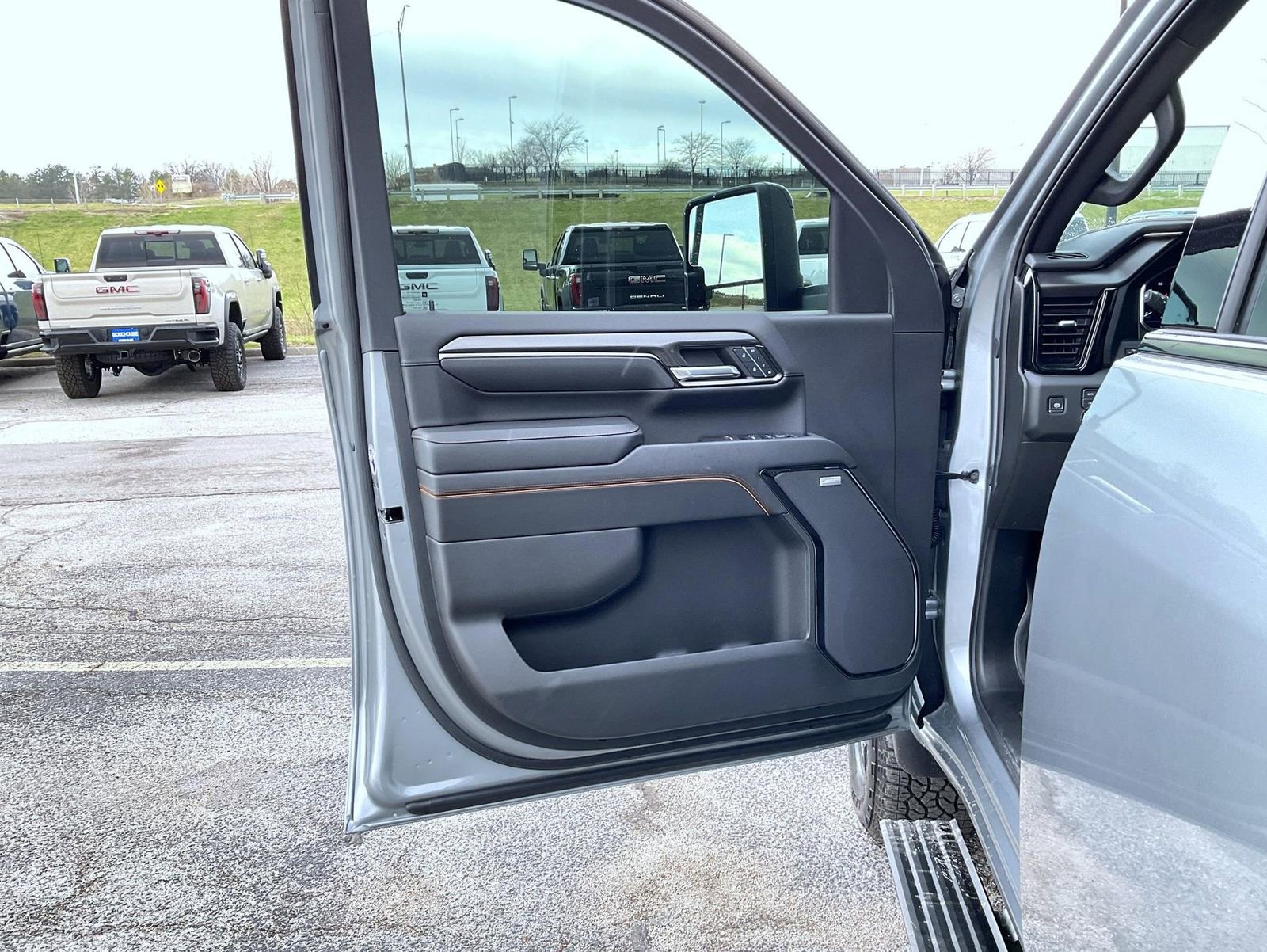 Certified 2024 GMC Sierra 2500 AT4 w/ AT4 Premium Plus Package AWD/4WD image 9