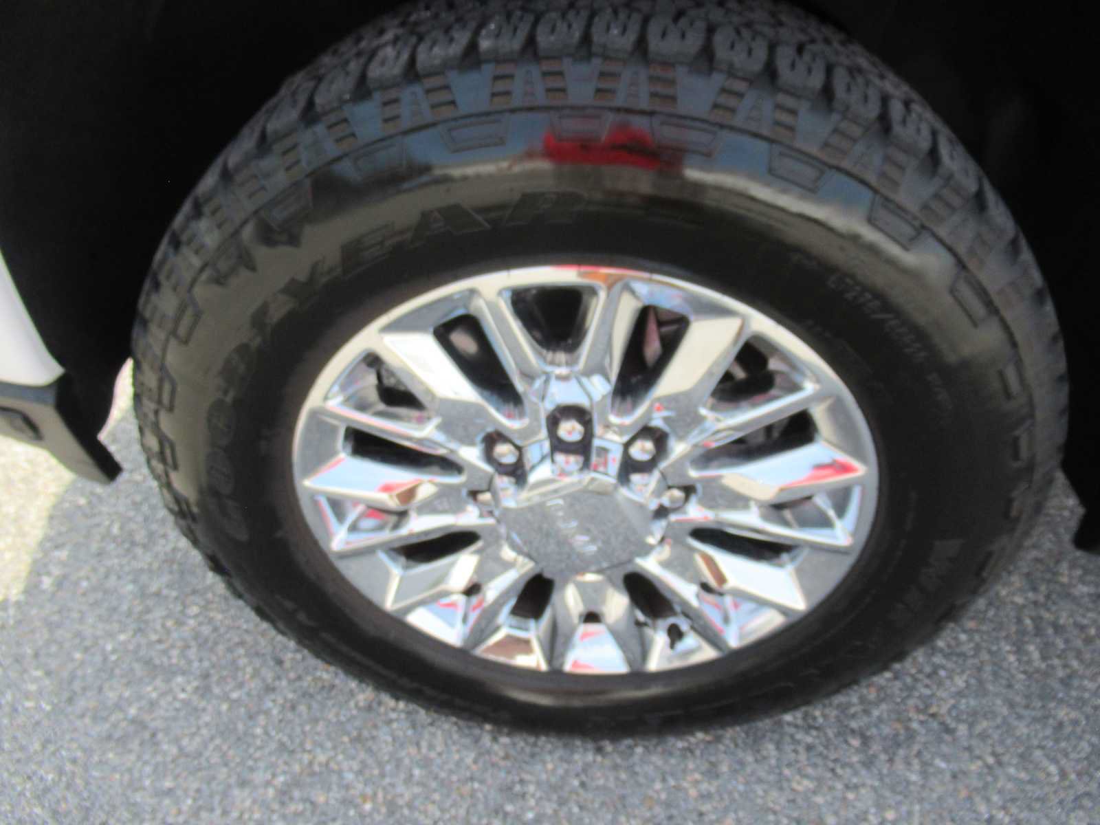 Used 2023 GMC Sierra 2500 Denali w/ Technology Package AWD/4WD image 11