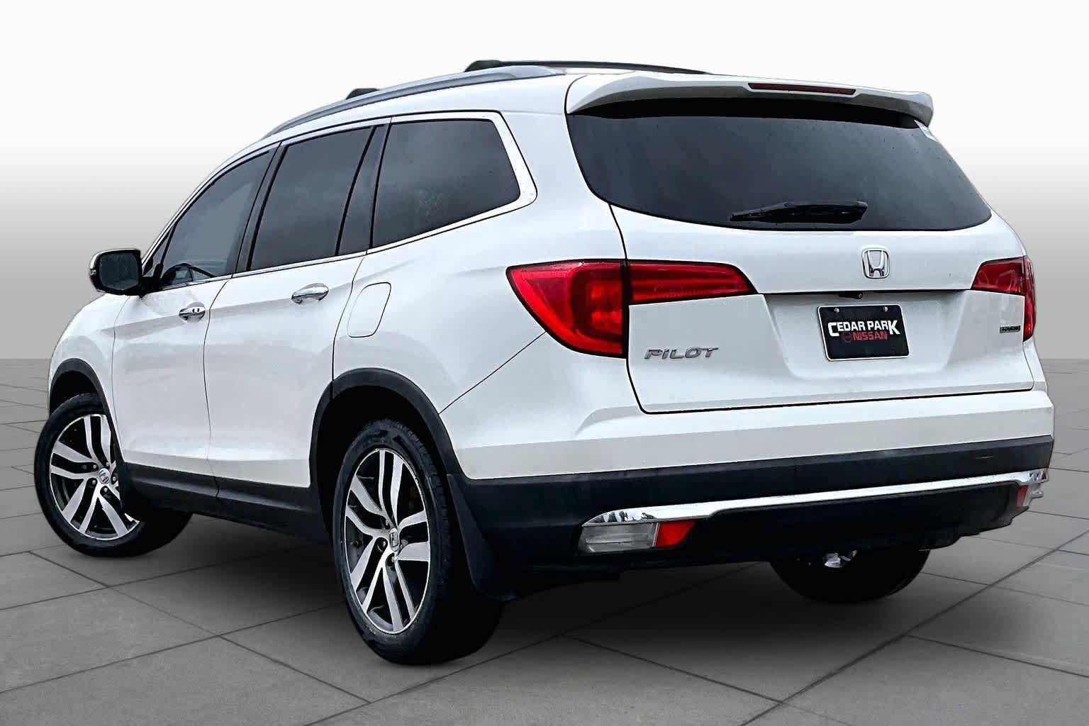 Used 2016 Honda Pilot Touring image 12
