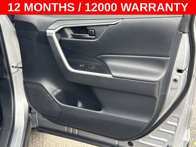 Used 2019 Toyota RAV4 LE FWD image 8