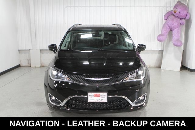Used 2020 Chrysler Pacifica Touring-L Plus w/ Tire & Wheel Group FWD image 7