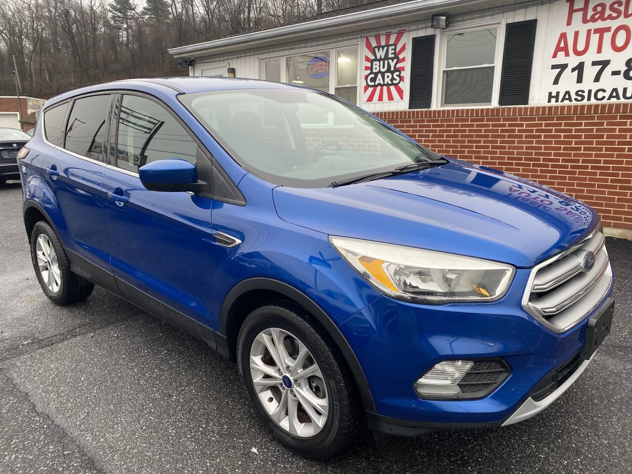 Used 2017 Ford Escape SE image 1