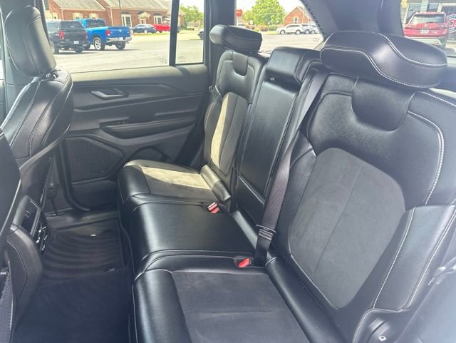 Used 2025 Jeep Grand Cherokee Altitude AWD/4WD image 14