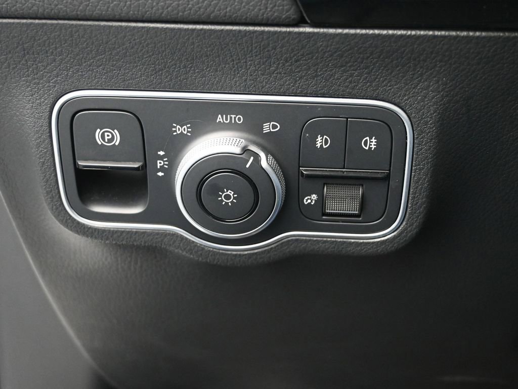 Used 2025 Mercedes-Benz GLA 250 image 33