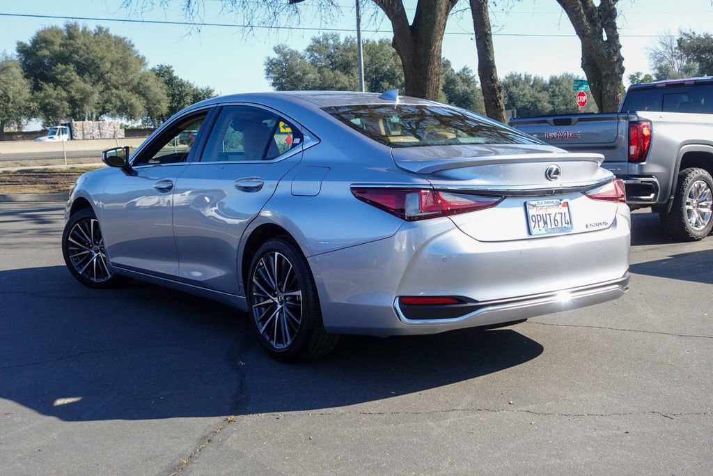 Used 2025 Lexus ES 300h w/ Premium Package image 9