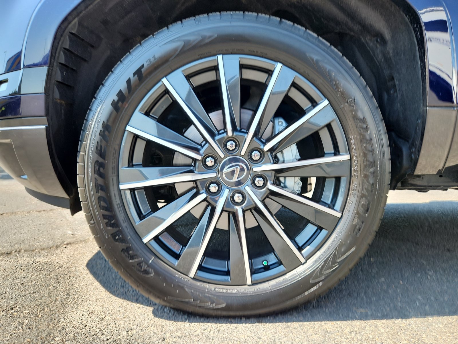 Used 2026 Lexus GX 550 w/ Accessory Package (2T) AWD/4WD image 24