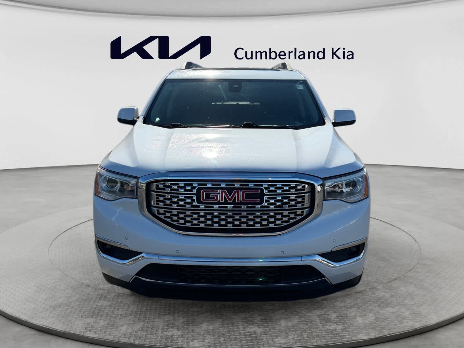 Used 2018 GMC Acadia Denali w/ Technology Package AWD/4WD image 8